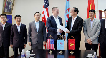 Thien Tan Group discuss about solar power projects with First Solar (USA)