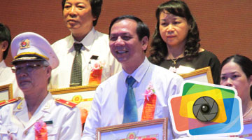 Chairman and Thien Tan Group received certificates from Provincial Party Committee