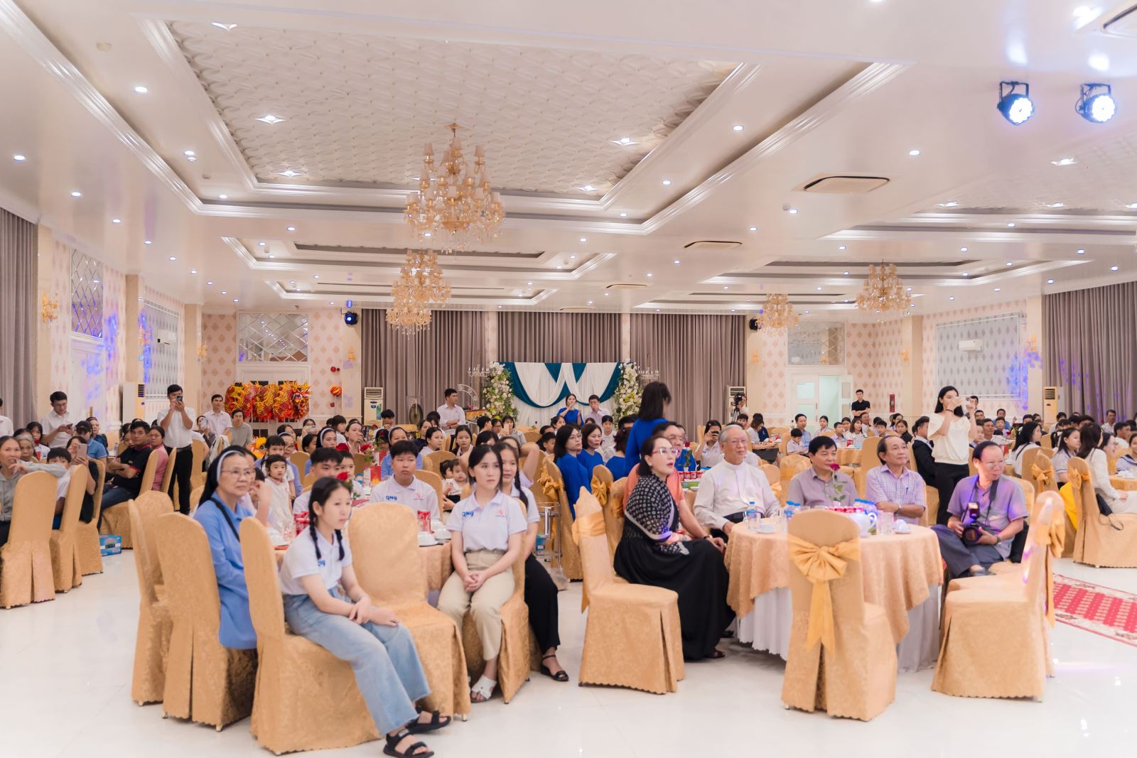 Atmosphere of the Horizon of Dreams event