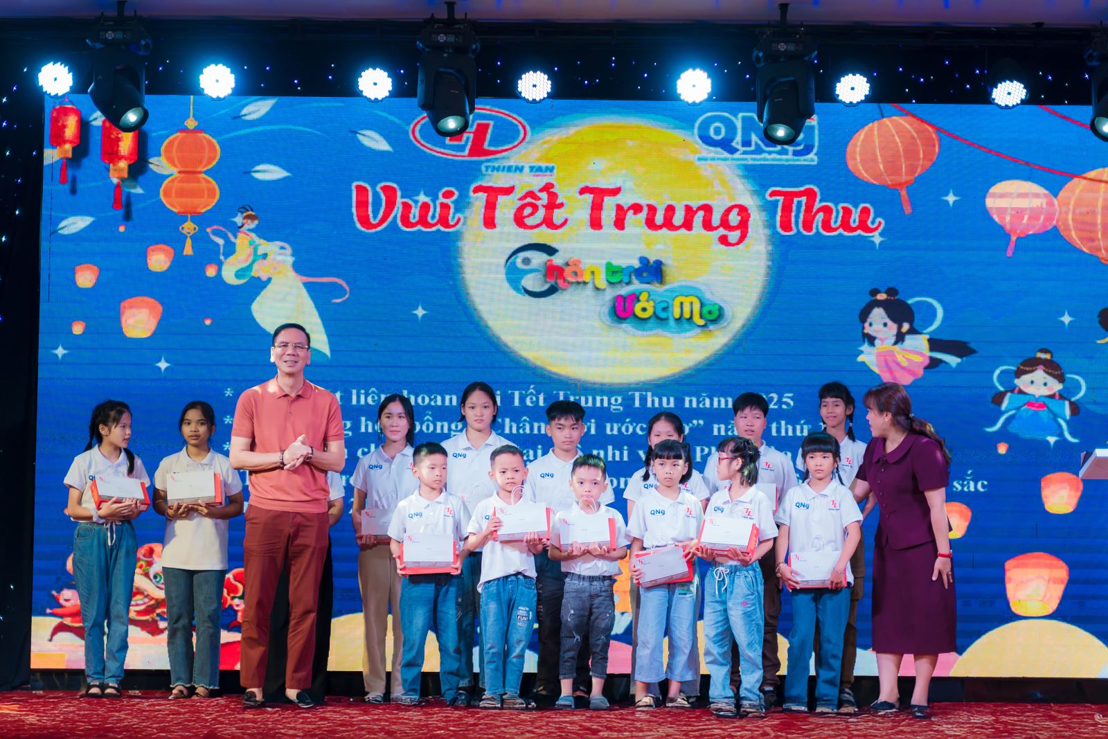 Thien Tan Group Celebrates Mid-Autumn Festival 2025 – 15th Anniversary of "Horizon of Dreams" Scholarships, Gifts for Phu Hoa Orphanage, and Awards for Employees' Children with Outstanding Academic Achievements for 2024–2025