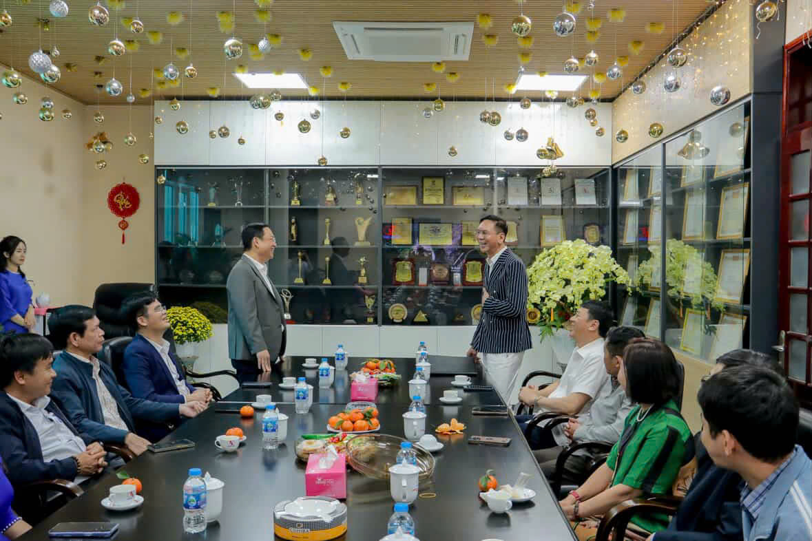 Provincial People's Committee leaders visit Thien Tan Group