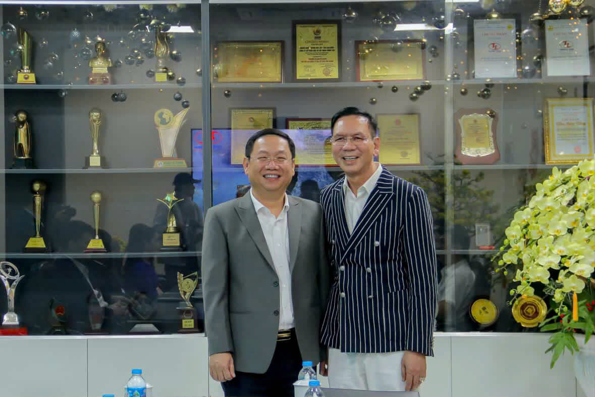 Exchange of wishes at the meeting